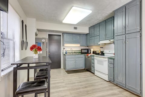 Easy Hwy Access to ATL Work-Ready Riverdale Home House in Riverdale