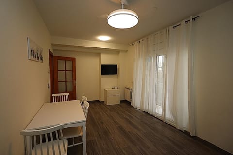 TV and multimedia, Photo of the whole room, Dining area