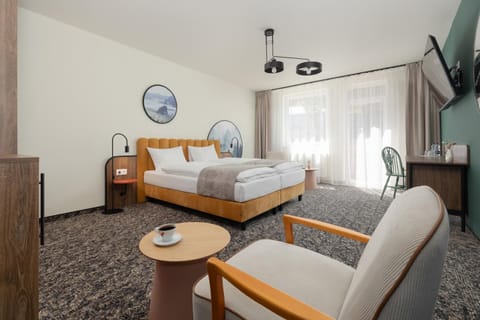 Bed, Photo of the whole room, Seating area, Bedroom