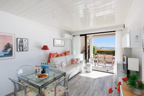 Natural landscape, Living room, Seating area, Dining area, Sea view