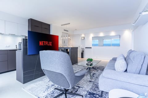 Luxury Top Floor Sea View Downtown Cap d'Ail Apartment in Cap-d'Ail