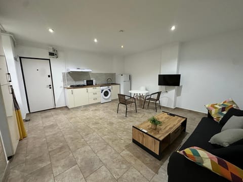 Communal lounge/ TV room, Kitchen or kitchenette, Dining area