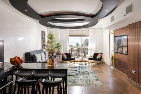 TV and multimedia, Seating area, Dining area, Sea view