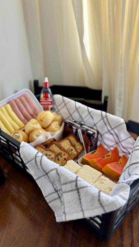 Food and drinks, Food, Breakfast, Continental breakfast