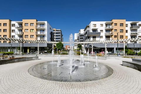 Neighbourhood, Street view