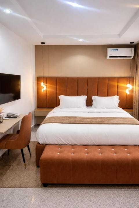 Bed, TV and multimedia, Photo of the whole room, Bedroom, air conditioner