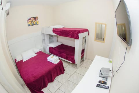 Bed, TV and multimedia, Photo of the whole room, Decorative detail, Bedroom, bunk bed