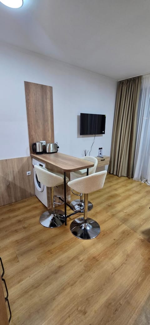 TV and multimedia, Kitchen or kitchenette, Dining area