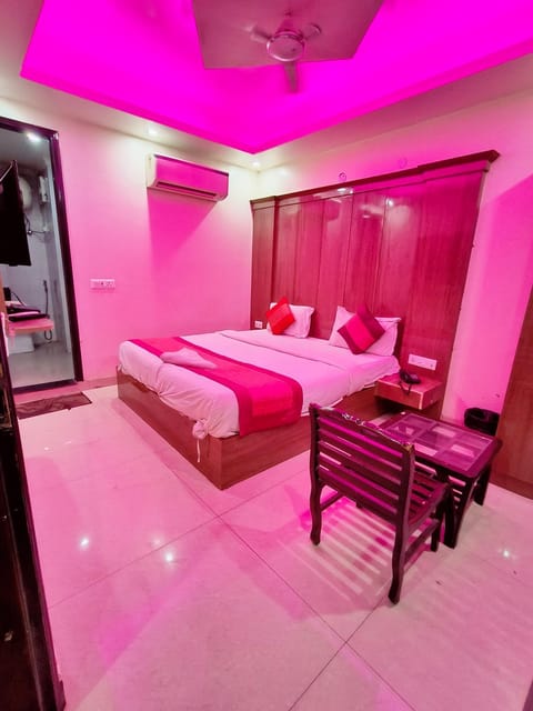 Bed, Photo of the whole room, Bedroom, wardrobe