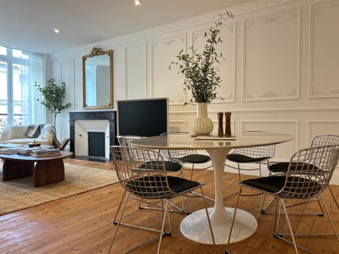 Communal lounge/ TV room, TV and multimedia, Living room, Seating area, Dining area, Evening entertainment
