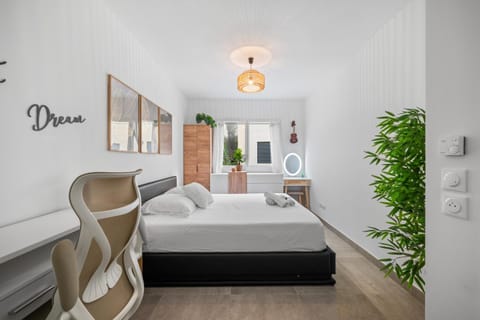 Modern Luxury - Sea View over Èze Village Apartment in Eze