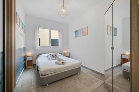 Modern Luxury - Sea View over Èze Village Apartment in Eze