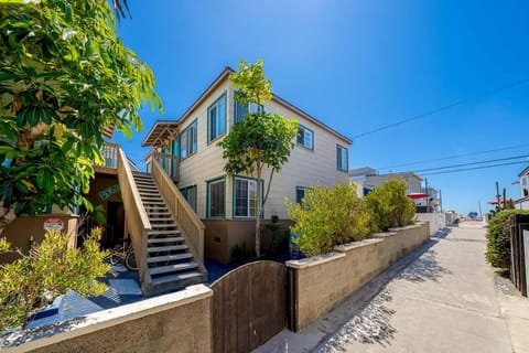 Ben's Beach Bungalow 1 150 Steps to Sand House in Mission Beach
