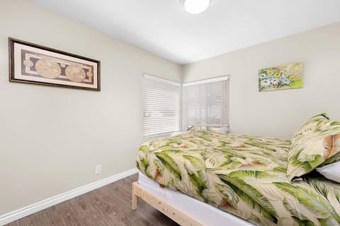 Ben's Beach Bungalow 1 150 Steps to Sand House in Mission Beach