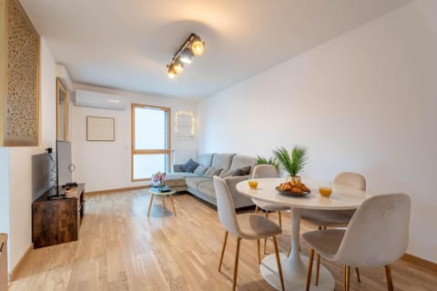 TV and multimedia, Living room, Dining area