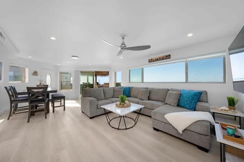 Family Ocean Front 3BR with Parking House in Mission Beach