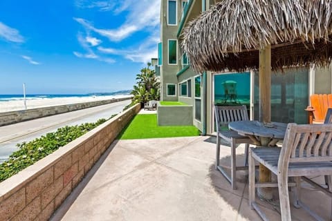 Family Ocean Front 3BR with Parking House in Mission Beach
