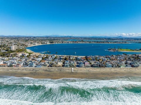 Family Ocean Front 3BR with Parking House in Mission Beach