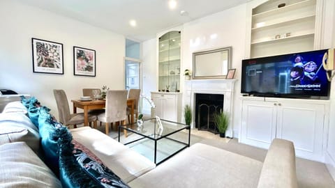 TV and multimedia, Living room, Decorative detail, Seating area, Dining area, flat iron, heating, internet, storage