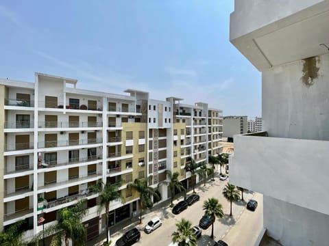 Day, Neighbourhood, City view, Street view, Location, Parking