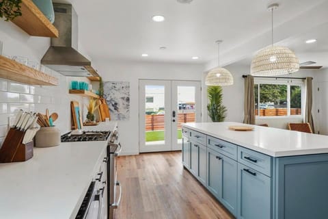 Spectacular Coastal Farmhouse 4BR in Ocean Beach House in Ocean Beach