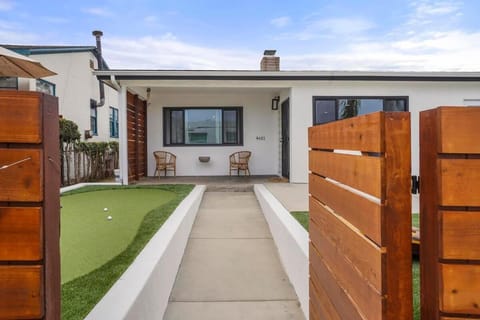 Spectacular Coastal Farmhouse 4BR in Ocean Beach House in Ocean Beach