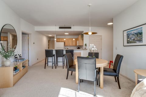 Walkable Condo 5 Mi to Winter Park Resort! Apartment in Fraser