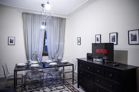 TV and multimedia, Living room, Dining area