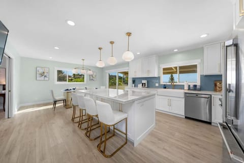 Kitchen or kitchenette, Dining area, dishwasher