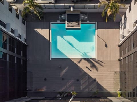 Property building, Day, Hot Tub, Swimming pool, Swimming pool