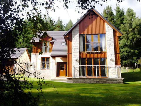 Carn Mhor Lodge House in Scotland