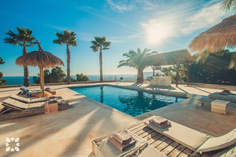 Patio, Nearby landmark, Day, Natural landscape, Beach, Pool view, Sea view, Swimming pool, sunbed