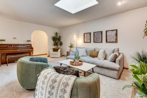 4 Mi to Capitol Spacious Springfield Home with Deck House in Springfield