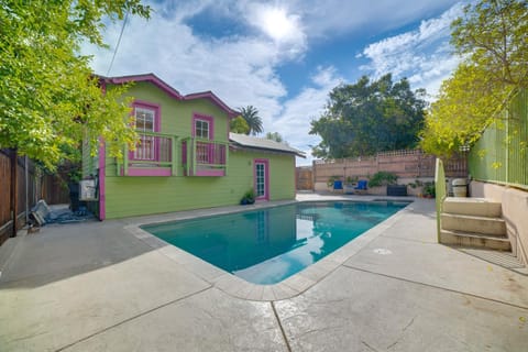 Walk to Festival of Lights Cozy Couples Retreat Apartment in Riverside