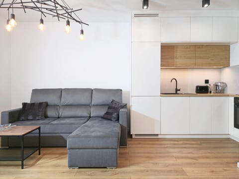 Coffee/tea facilities, Kitchen or kitchenette, Living room, Seating area