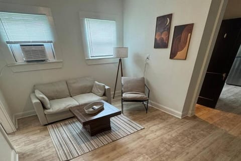 Fully Furnished Monthly Stay or Weekend Getaway Apartment in Hot Springs