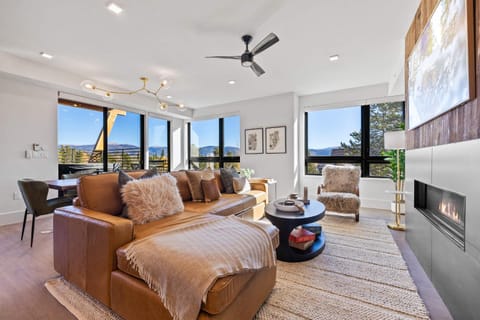 Frisco Flats Condo - Mountain Views, Private Hot Tub, Downtown Apartment in Frisco