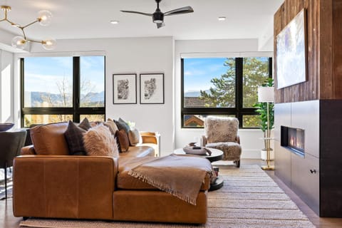 Frisco Flats Condo - Mountain Views, Private Hot Tub, Downtown Apartment in Frisco