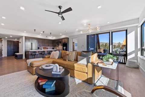 Frisco Flats Condo - Mountain Views, Private Hot Tub, Downtown Apartment in Frisco