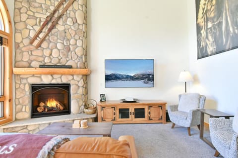 Elk Ridge Retreat Townhome: Private Hot Tub Pool Access Apartment in Breckenridge