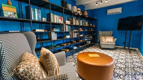 Library, TV and multimedia, Seating area, air conditioner