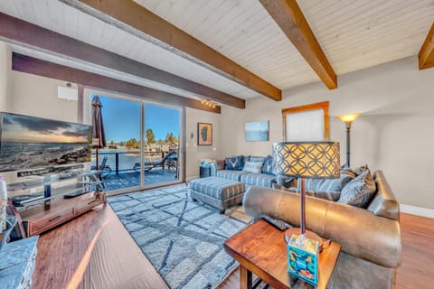 South Lake Retreat Deck Dock & Game Table House in South Lake Tahoe