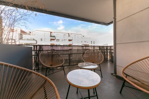 Patio, Day, Natural landscape, View (from property/room), Balcony/Terrace