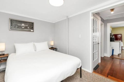 Vintage Westlake Gem Outstanding Location House in Lake Union