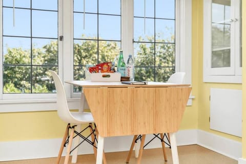 Vintage Westlake Gem Outstanding Location House in Lake Union