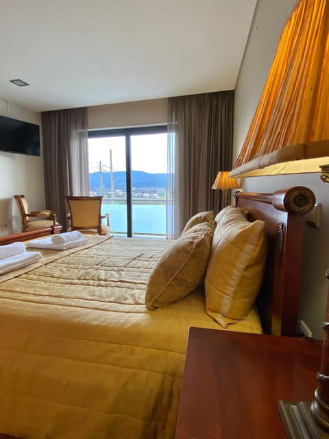 Bed, TV and multimedia, View (from property/room), VIP
