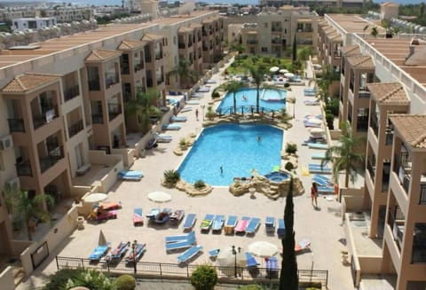 Property building, Bird's eye view, Pool view, Swimming pool, Swimming pool, sunbed