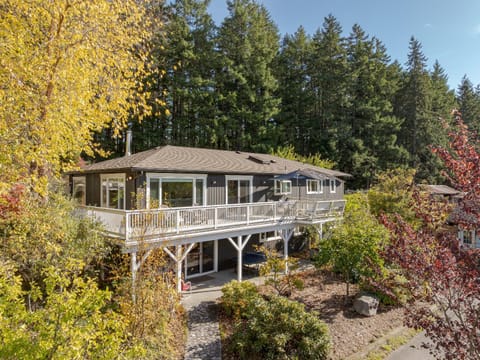 Property building, Natural landscape, Garden, Garden view