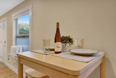 Westlake Nest Minutes to DT Quiet & Renovated House in Lake Union