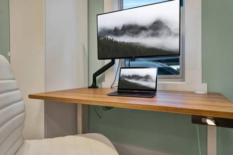 Westlake Nest Minutes to DT Quiet & Renovated House in Lake Union